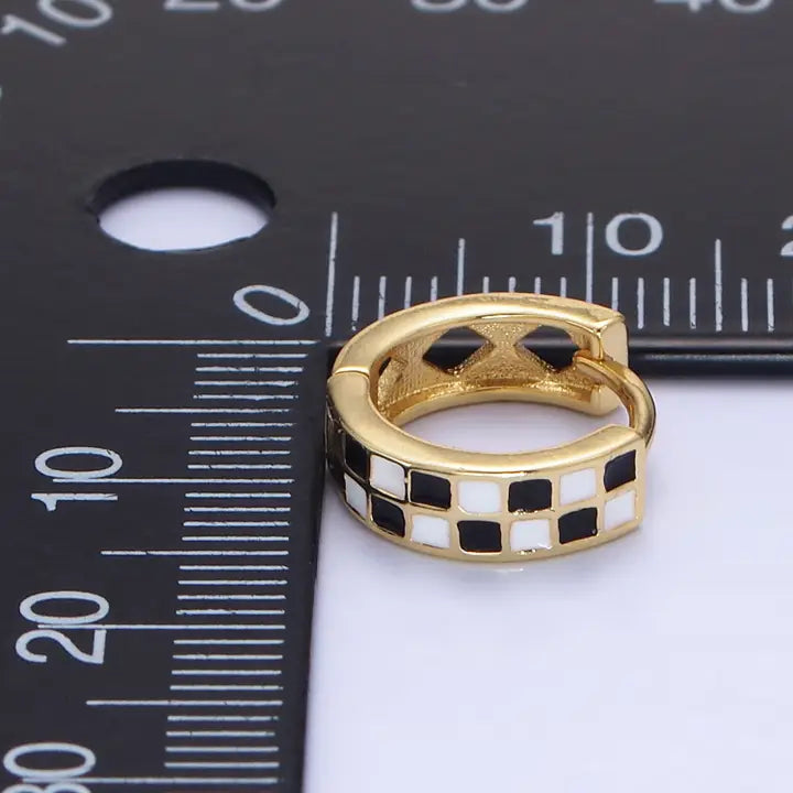 Kadiedrasd-24K Gold Filled 13mm Checkered Enamel Huggie Earring | AD589